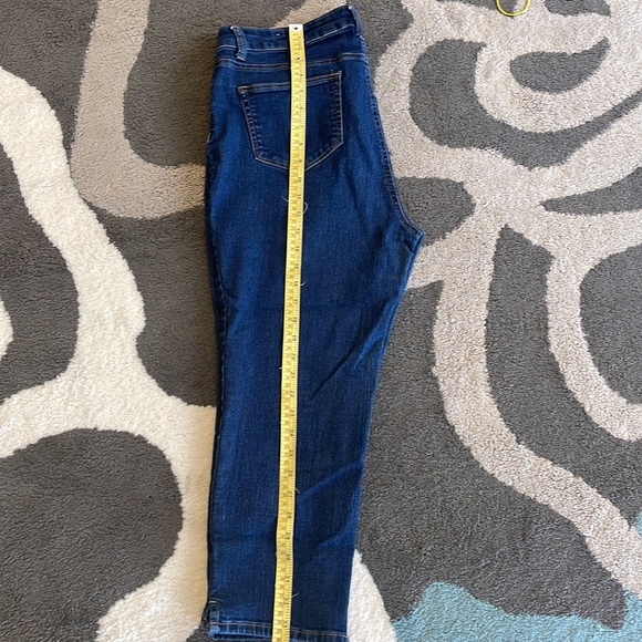 Westport Capri - Picture 12 of 13